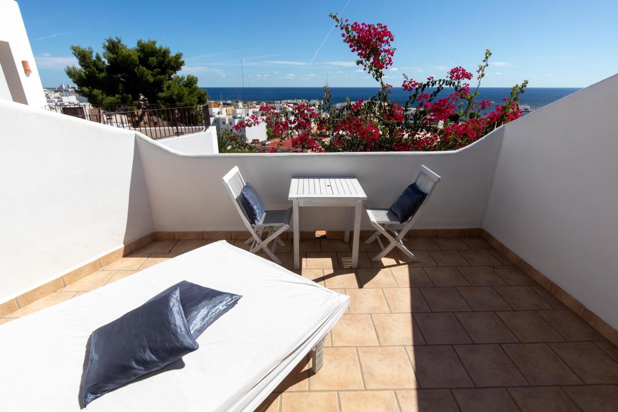 Buenavista & Suites Santa Eularia des Riu Exterior photo